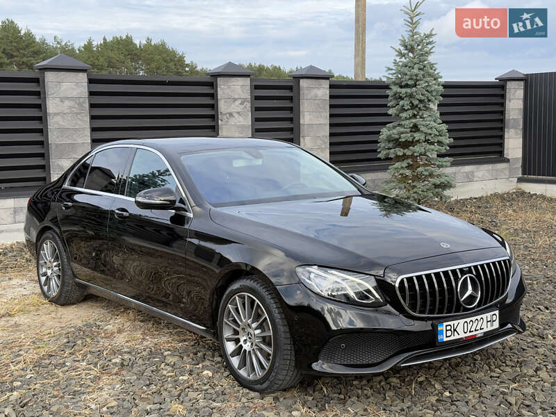 Седан Mercedes-Benz E-Class 2017 в Вараші