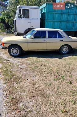 Седан Mercedes-Benz E-Class 1983 в Лубнах