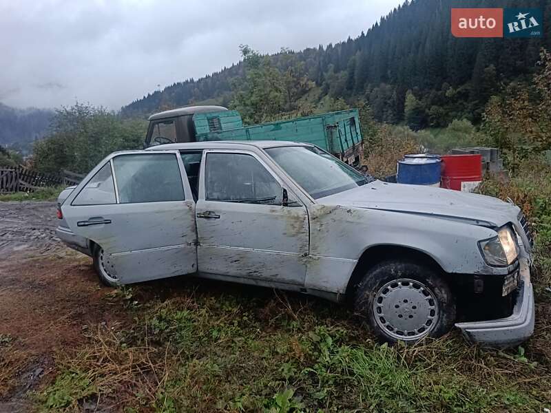 Седан Mercedes-Benz E-Class 1992 в Рахове