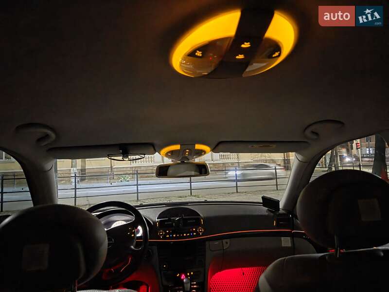 Седан Mercedes-Benz E-Class 2003 в Тернополі