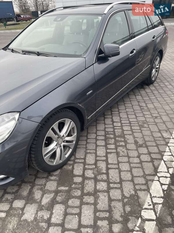 Універсал Mercedes-Benz E-Class 2011 в Дрогобичі