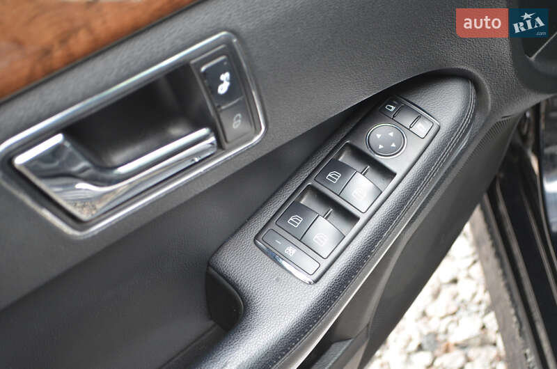 Седан Mercedes-Benz E-Class 2011 в Киеве