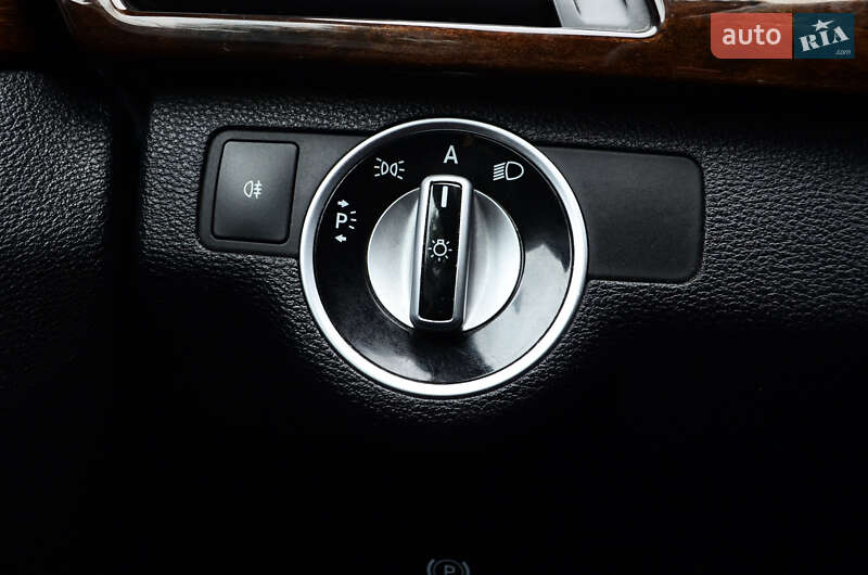 Седан Mercedes-Benz E-Class 2011 в Киеве
