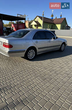 Седан Mercedes-Benz E-Class 2000 в 