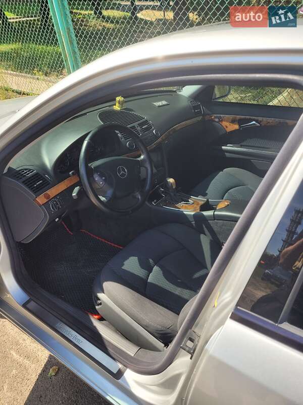 Седан Mercedes-Benz E-Class 2004 в Львове