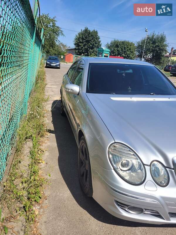 Седан Mercedes-Benz E-Class 2004 в Львове