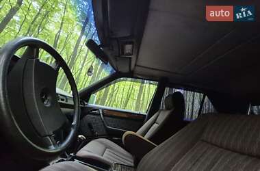 Седан Mercedes-Benz E-Class 1988 в Ровно