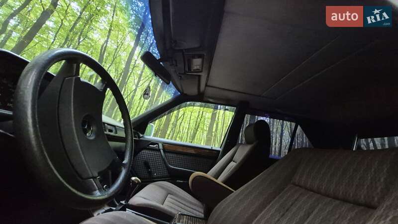 Седан Mercedes-Benz E-Class 1988 в Крюківщині