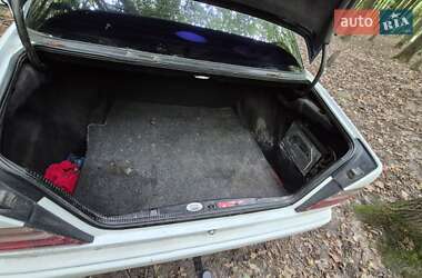 Седан Mercedes-Benz E-Class 1988 в Ровно