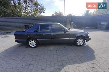 Седан Mercedes-Benz E-Class 1992 в Ратным