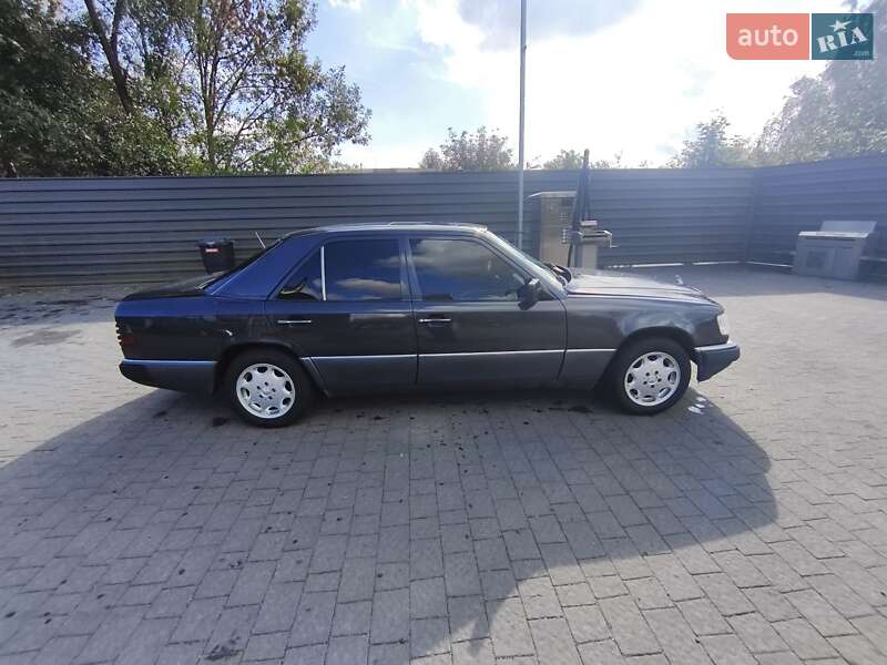 Mercedes-Benz E-Class 1992 Mercedes-Benz E-Class 1992