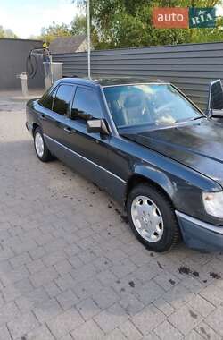 Седан Mercedes-Benz E-Class 1992 в 