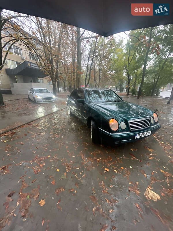 Седан Mercedes-Benz E-Class 1996 в 