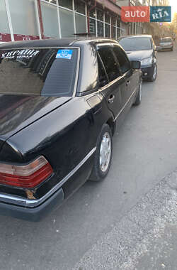Седан Mercedes-Benz E-Class 1995 в 