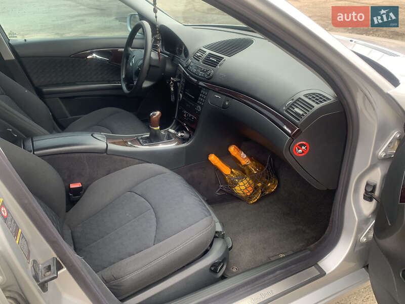 Седан Mercedes-Benz E-Class 2003 в Вижнице