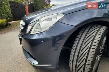 Купе Mercedes-Benz E-Class 2010 в 