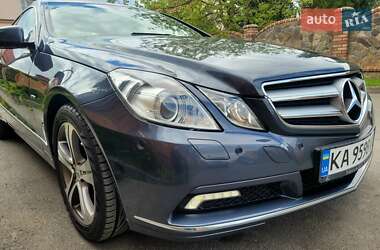 Купе Mercedes-Benz E-Class 2010 в 