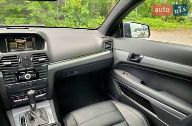 Купе Mercedes-Benz E-Class 2010 в 