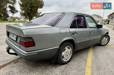 Седан Mercedes-Benz E-Class 1992 в 