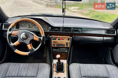 Седан Mercedes-Benz E-Class 1992 в 