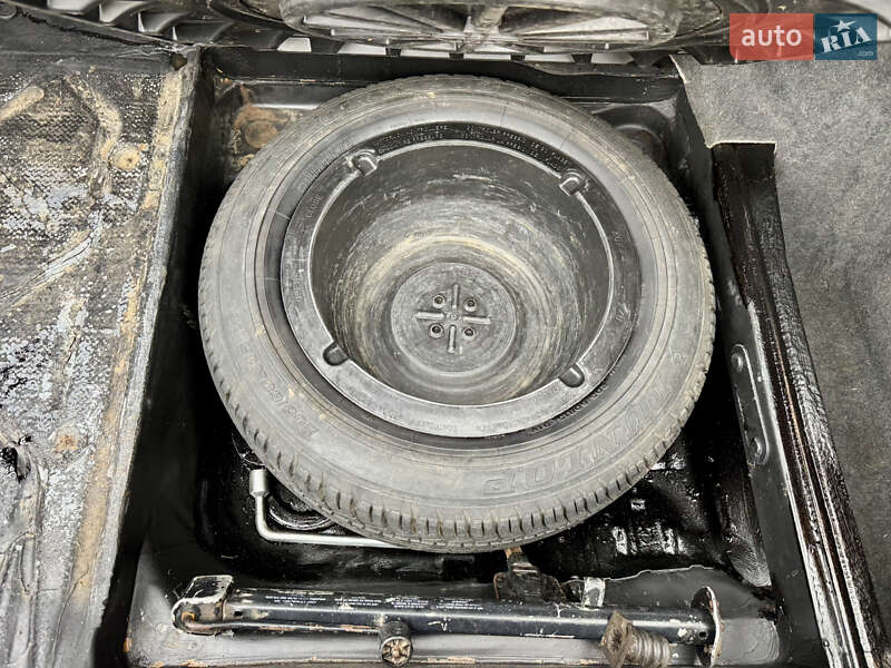 Седан Mercedes-Benz E-Class 1992 в Новояворовске
