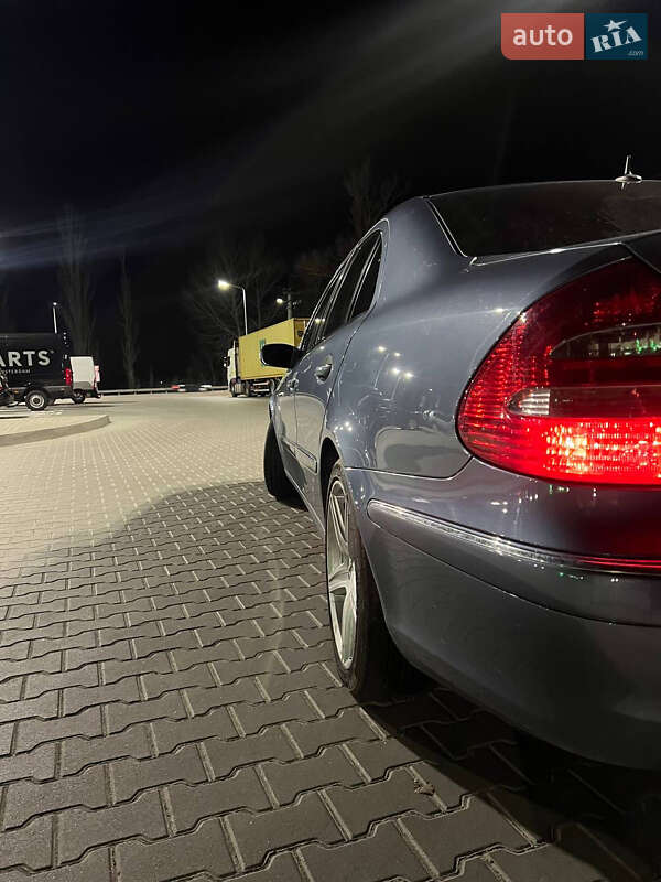 Седан Mercedes-Benz E-Class 2006 в Киеве