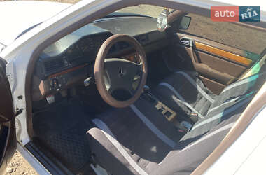Седан Mercedes-Benz E-Class 1992 в 