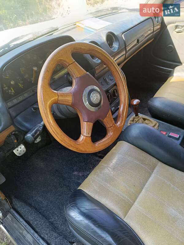 Седан Mercedes-Benz E-Class 1983 в Лубнах