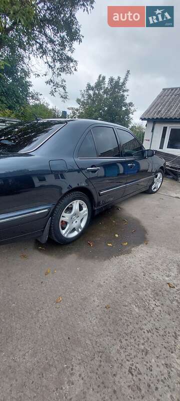 Седан Mercedes-Benz E-Class 2002 в Києві