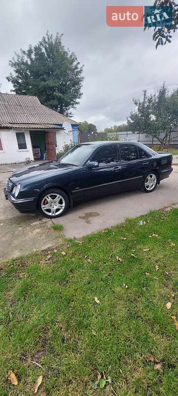 Седан Mercedes-Benz E-Class 2002 в Києві