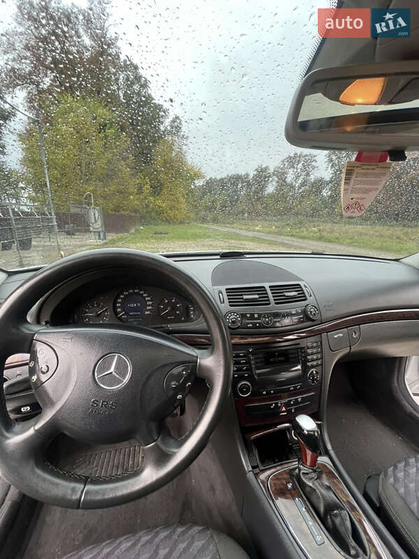 Седан Mercedes-Benz E-Class 2005 в Чернівцях