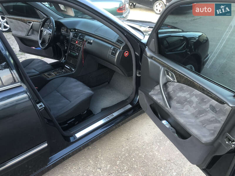 Седан Mercedes-Benz E-Class 2001 в Самборе