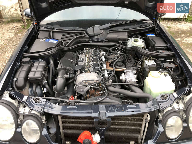 Седан Mercedes-Benz E-Class 2001 в Самборе