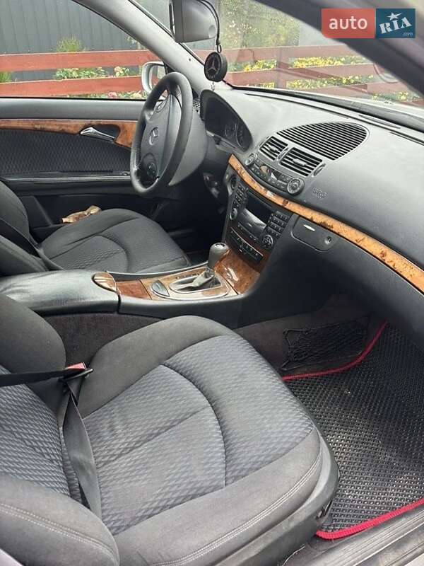 Седан Mercedes-Benz E-Class 2004 в Вараші