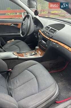 Седан Mercedes-Benz E-Class 2004 в  фото 5 Седан Mercedes-Benz E-Class 2004 в