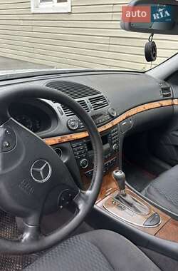 Седан Mercedes-Benz E-Class 2004 в  фото 7 Седан Mercedes-Benz E-Class 2004 в