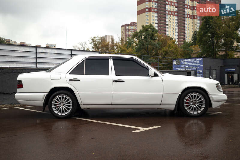 Седан Mercedes-Benz E-Class 1994 в Киеве