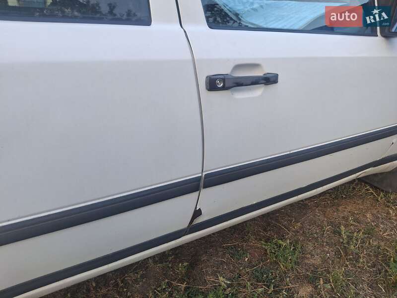 Седан Mercedes-Benz E-Class 1988 в Лубнах