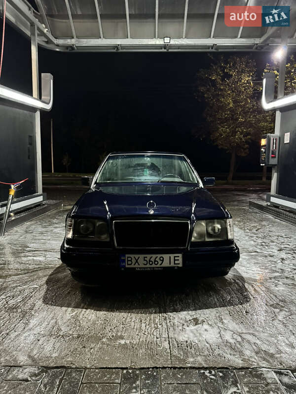 Седан Mercedes-Benz E-Class 1995 в Хмельницком