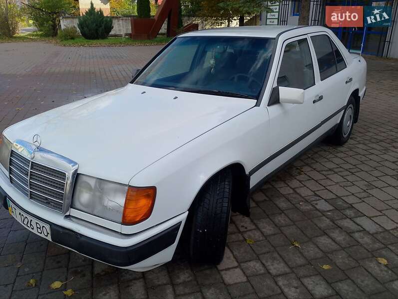 Седан Mercedes-Benz E-Class 1989 в Надворной