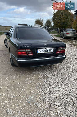 Седан Mercedes-Benz E-Class 2001 в 
