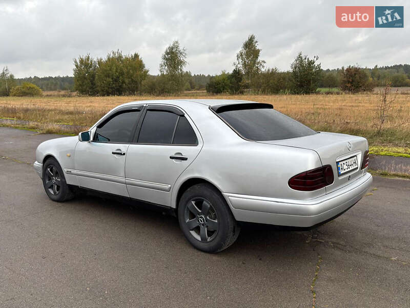Седан Mercedes-Benz E-Class 1997 в Любешове