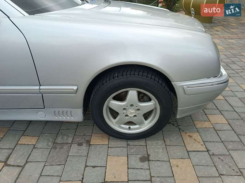 Седан Mercedes-Benz E-Class 1995 в Черновцах