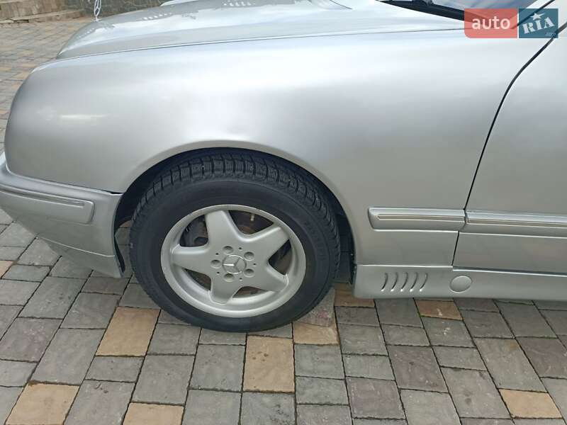 Седан Mercedes-Benz E-Class 1995 в Черновцах
