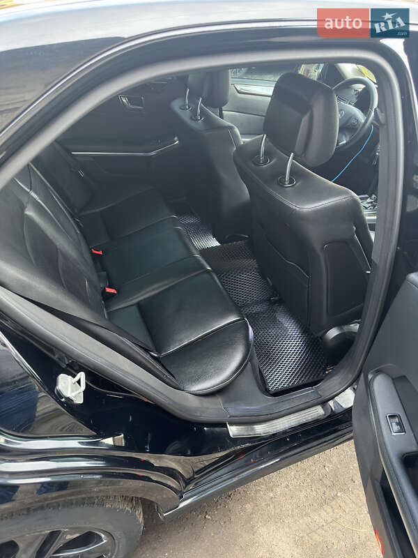 Седан Mercedes-Benz E-Class 2011 в Львове