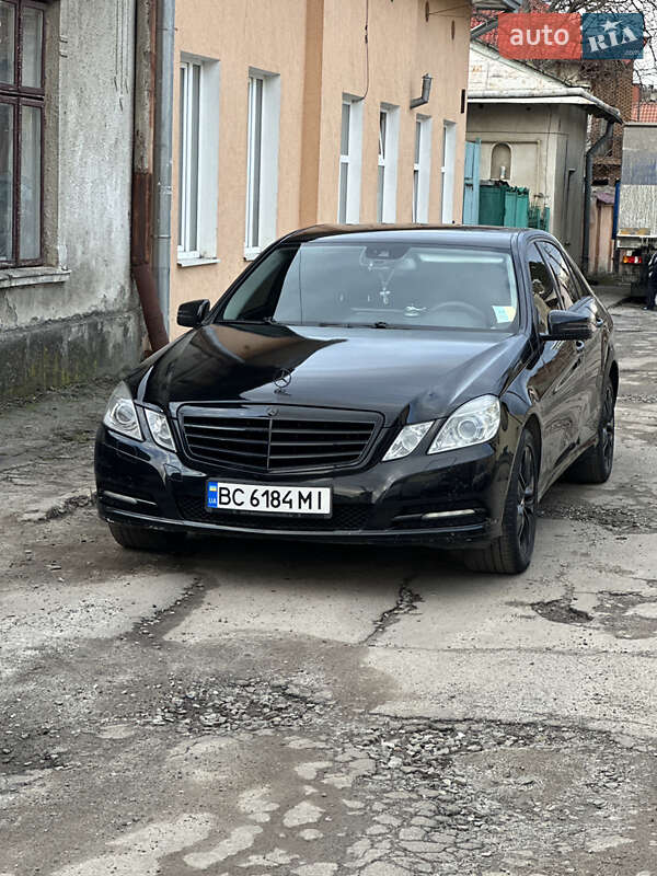 Седан Mercedes-Benz E-Class 2011 в Львове
