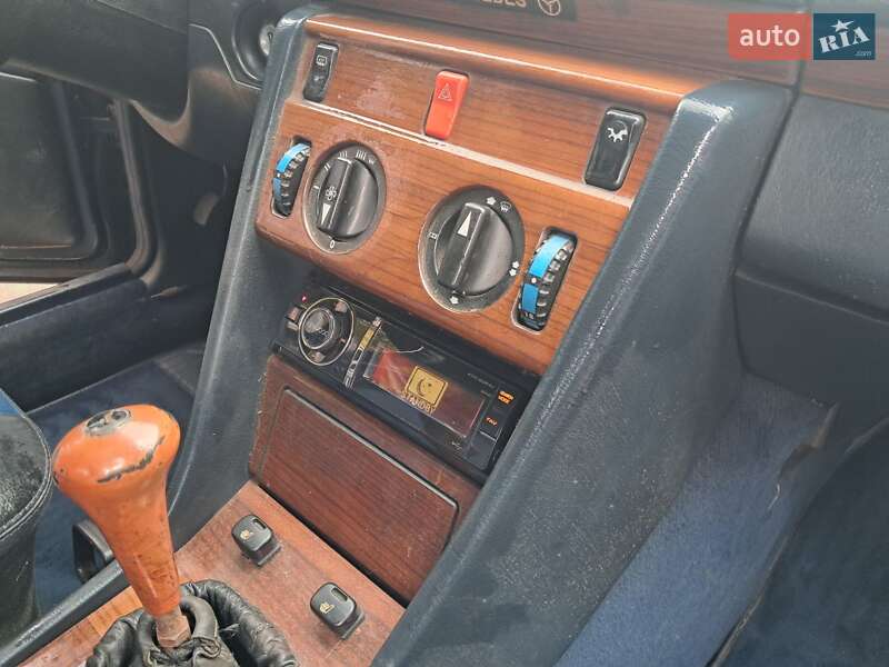 Седан Mercedes-Benz E-Class 1991 в Краснограде