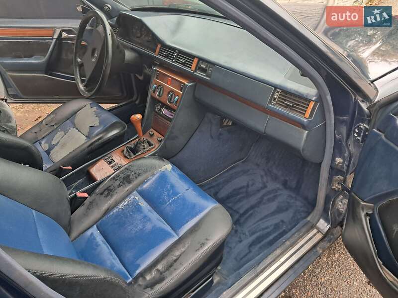 Седан Mercedes-Benz E-Class 1991 в Краснограде