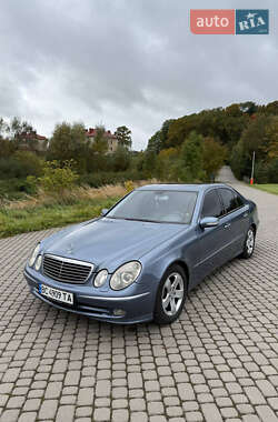 Седан Mercedes-Benz E-Class 2004 в Львове