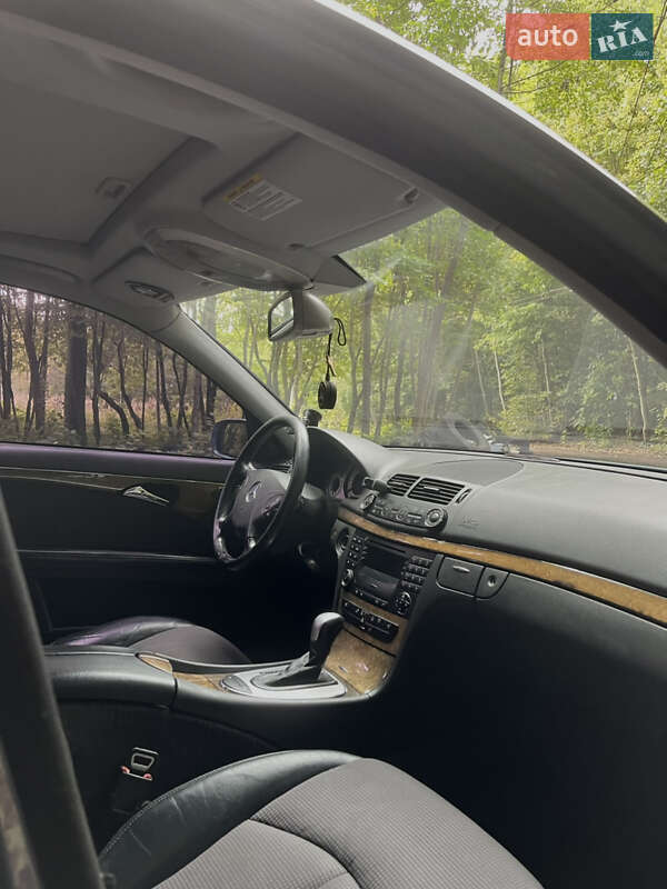 Седан Mercedes-Benz E-Class 2004 в Львове